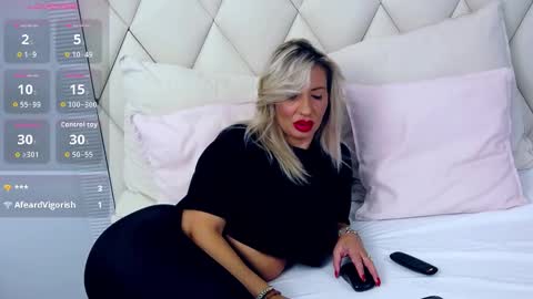 Snapshot of ginabear chatting on 09.29.25 Gina online show from 09.29.25