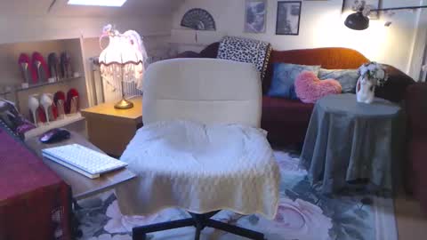 Snapshot of ginablondecam chatting on 05.15.26 Gina online show from 05.15.26