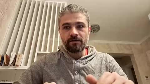 Snapshot of gindrie chatting on 01.12.25 Gabriel online show from 01.12.25