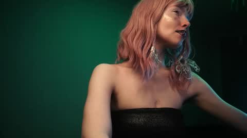        im expecting 350 thumbs up on my altar   online show from 03.08.26