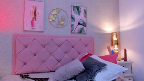 Snapshot of ginger_violetta chatting on 02.15.25 Ginger online show from 02.15.25