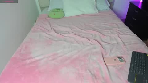 Sophie online show from 12.16.25