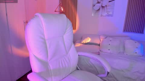 Snapshot of ginnywett chatting on 12.14.24 Kendall online show from 12.14.24