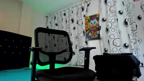 GIOMAR REYES online show from 10.26.25