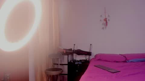 Girasol Walton online show from 02.21.25