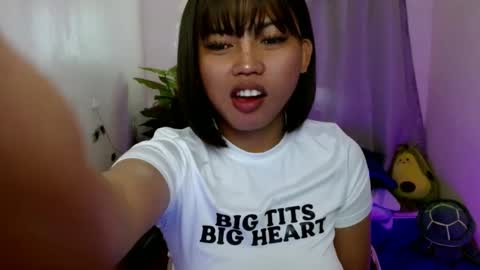 Snapshot of girl2rememberxxx chatting on 01.07.25 YOUR GIRL AXIE online show from 01.07.25