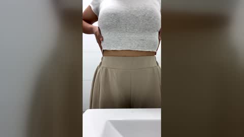 Snapshot of girl433 chatting on 12.16.25 girl433 online show from 12.16.25