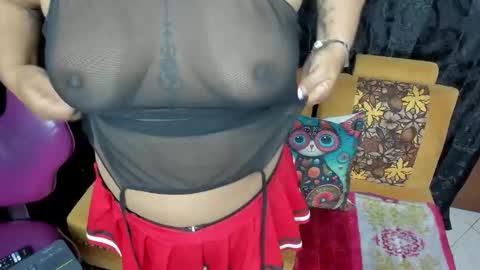 girl_luna_ online show from 10.18.25