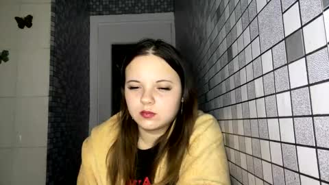 Snapshot of girl_shy07 chatting on 12.13.25 girl_shy07 online show from 12.13.25