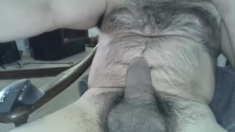 Snapshot of girthyhunguy chatting on 01.06.25 girthyhunguy online show from 01.06.25