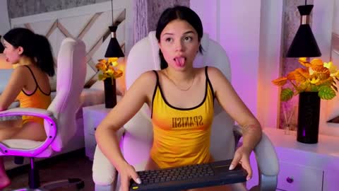 Snapshot of giselle_lauren chatting on 01.25.25 Giselle online show from 01.25.25