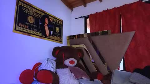 . Gisel Reyes . online show from 04.20.26