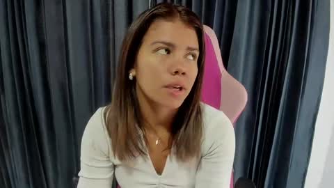 Snapshot of gissel_angel chatting on 01.20.25 Gissel angel online show from 01.20.25
