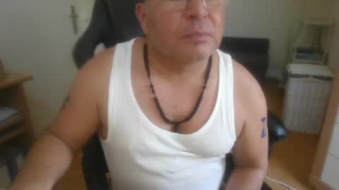 Snapshot of giulio203 chatting on 06.28.26 giulio203 online show from 06.28.26