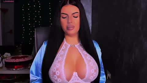 Snapshot of giulyalust chatting on 10.23.25 Giulia online show from 10.23.25