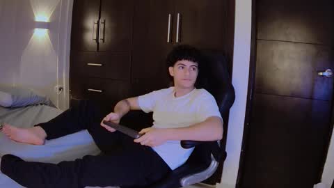 Snapshot of giyu_hayashi chatting on 12.14.25 giyu online show from 12.14.25