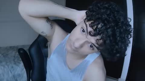 Snapshot of giyu_hayashi chatting on 12.16.25 giyu online show from 12.16.25