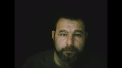 Snapshot of gjleeke chatting on 03.08.25 guzz online show from 03.08.25