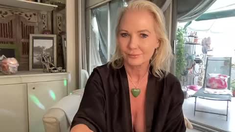 Snapshot of gl1tter_barbie chatting on 05.18.26 Gl1tter Barbie online show from 05.18.26