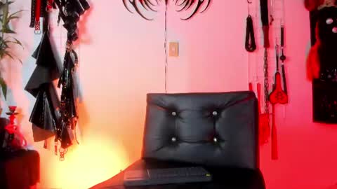 Snapshot of glitch_doll chatting on 07.18.26 NYX online show from 07.18.26