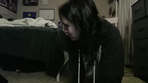 Snapshot of glitterspace chatting on 10.29.25 anna online show from 10.29.25