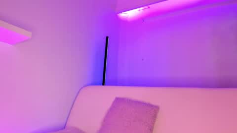 Mimi online show from 12.26.24