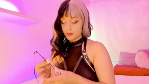 Mimi online show from 11.04.25