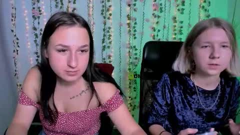 Snapshot of gloria_bubble chatting on 09.30.25 your dream online show from 09.30.25