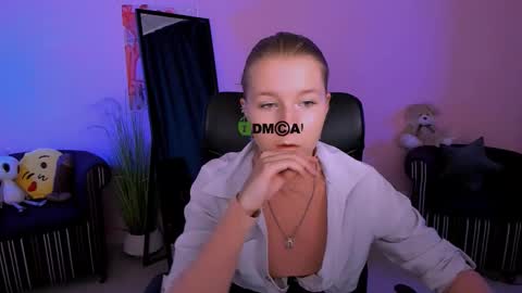 Snapshot of gloria_bubble chatting on 10.18.25 your dream online show from 10.18.25