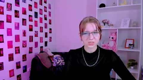 Snapshot of gloria_bubble chatting on 06.16.26 your dream online show from 06.16.26
