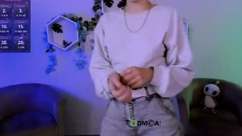 Snapshot of gloria_bubble chatting on 06.17.26 your dream online show from 06.17.26