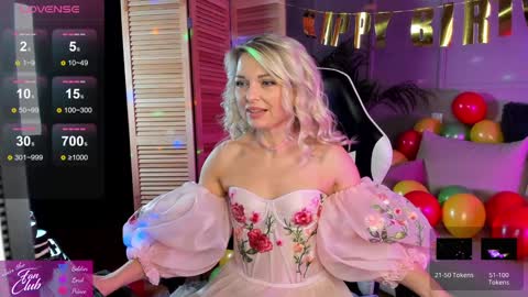 Snapshot of gloria_lovely chatting on 12.10.24 Gloria online show from 12.10.24