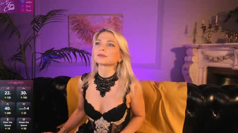 Snapshot of gloria_lovely chatting on 02.01.25 Gloria online show from 02.01.25