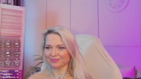 Snapshot of gloria_lovely chatting on 02.04.25 Gloria online show from 02.04.25