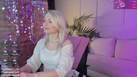 Snapshot of gloria_lovely chatting on 02.18.25 Gloria online show from 02.18.25