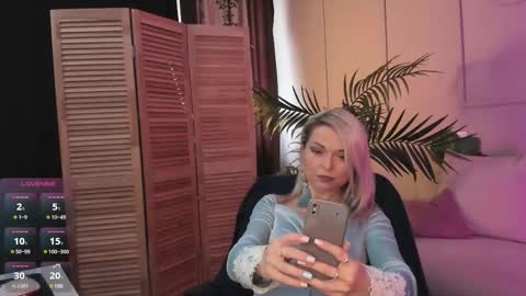 Snapshot of gloria_lovely chatting on 02.25.25 Gloria online show from 02.25.25