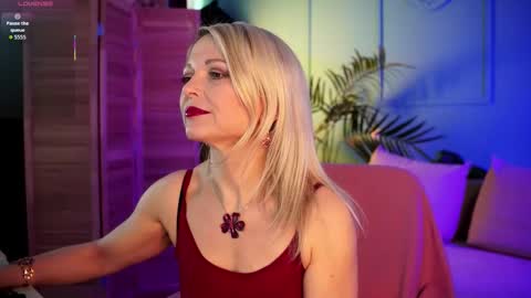 Snapshot of gloria_lovely chatting on 09.25.25 Gloria online show from 09.25.25