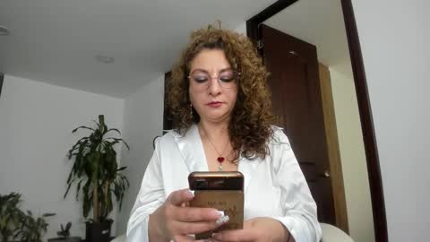 Snapshot of gloriacrespo chatting on 03.03.25 gloriacrespo online show from 03.03.25