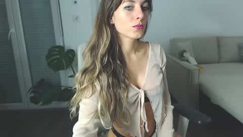 Snapshot of gloriagrey chatting on 11.27.25 Gloria Grey online show from 11.27.25