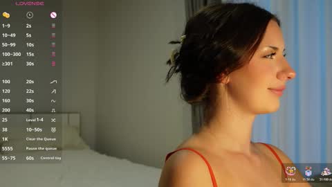 Snapshot of gloriamillss chatting on 11.21.25 Gloria online show from 11.21.25