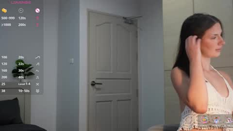 Snapshot of gloriamillss chatting on 12.04.25 Gloria online show from 12.04.25