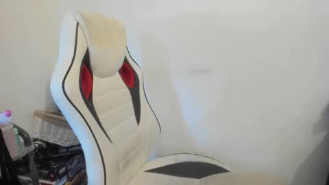 Snapshot of gloss___ chatting on 09.22.25 gloss___ online show from 09.22.25