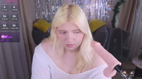 glowkittenx online show from 12.18.25