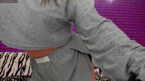 Snapshot of glowmimi chatting on 11.02.25 Mia online show from 11.02.25