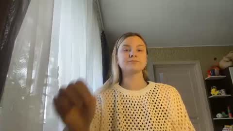 Snapshot of glynisbucknell chatting on 06.16.26 Nikki online show from 06.16.26