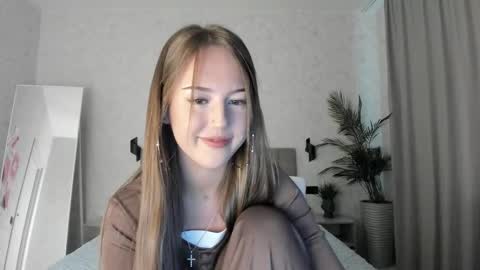 Lina online show from 10.05.25