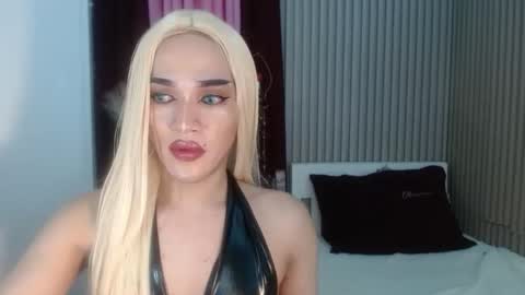 Snapshot of goddesdiane8inch chatting on 05.28.26 D I A N N E online show from 05.28.26