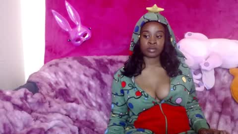 Snapshot of goddess_aaliyah chatting on 12.24.24 goddess_aaliyah online show from 12.24.24