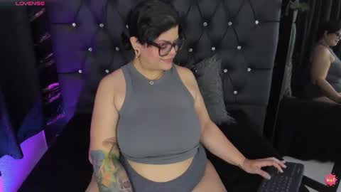 Snapshot of goddess_arethaozz chatting on 06.28.26 Aretha online show from 06.28.26