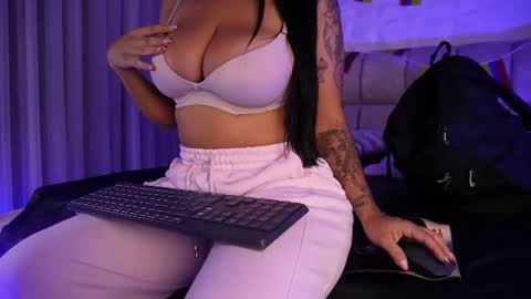 Snapshot of goddess_eli77 chatting on 07.05.26 goddess_eli77 online show from 07.05.26